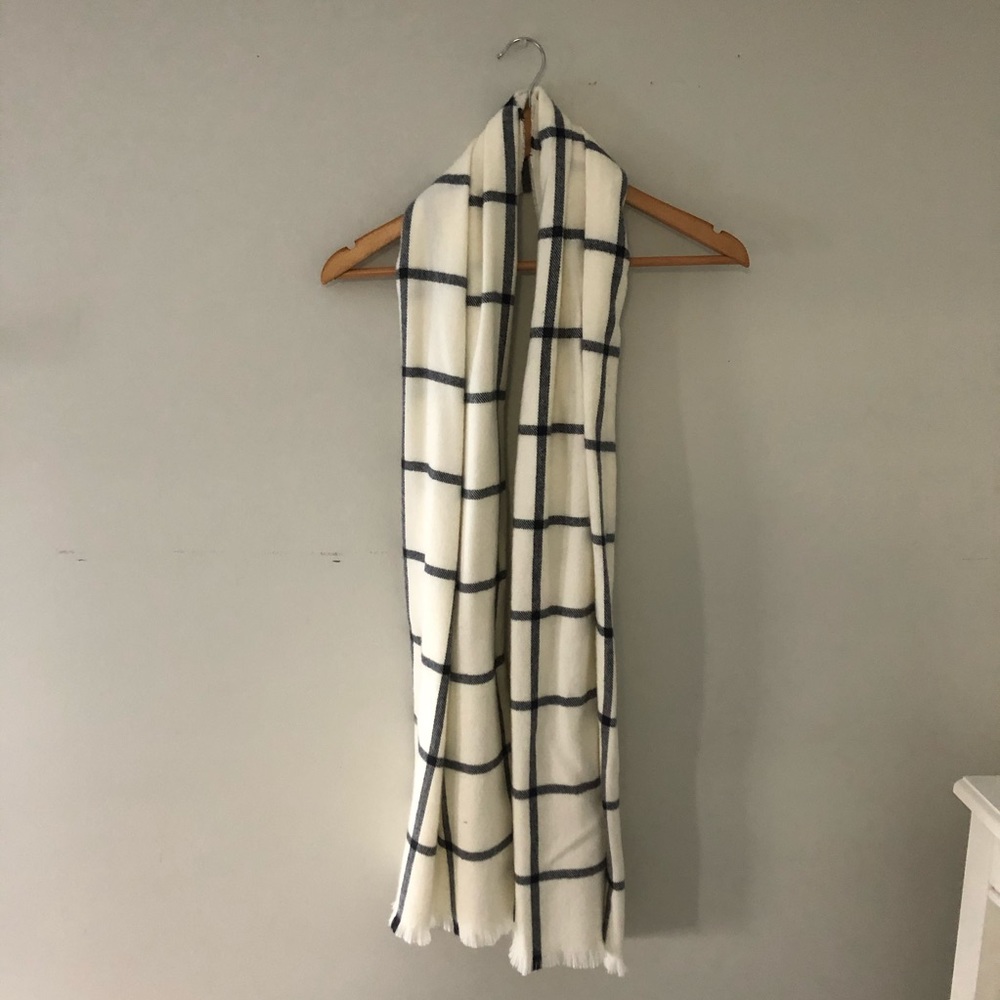 Gap Black and White Scarf